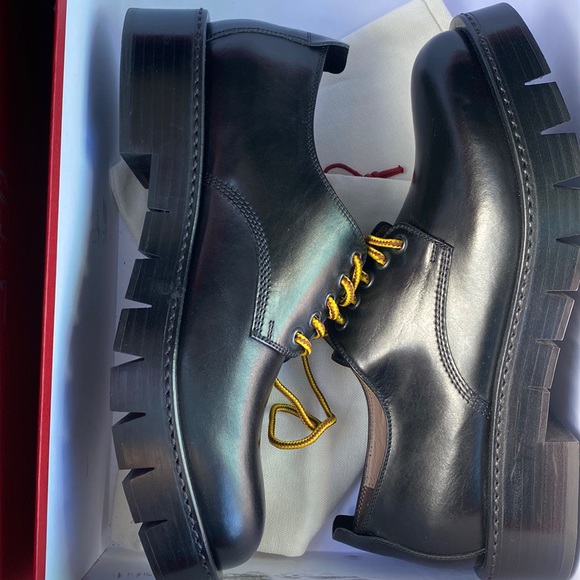 Rudy Plain Toe Derby
SALVATORE FERRAGAMO - Picture 6 of 12